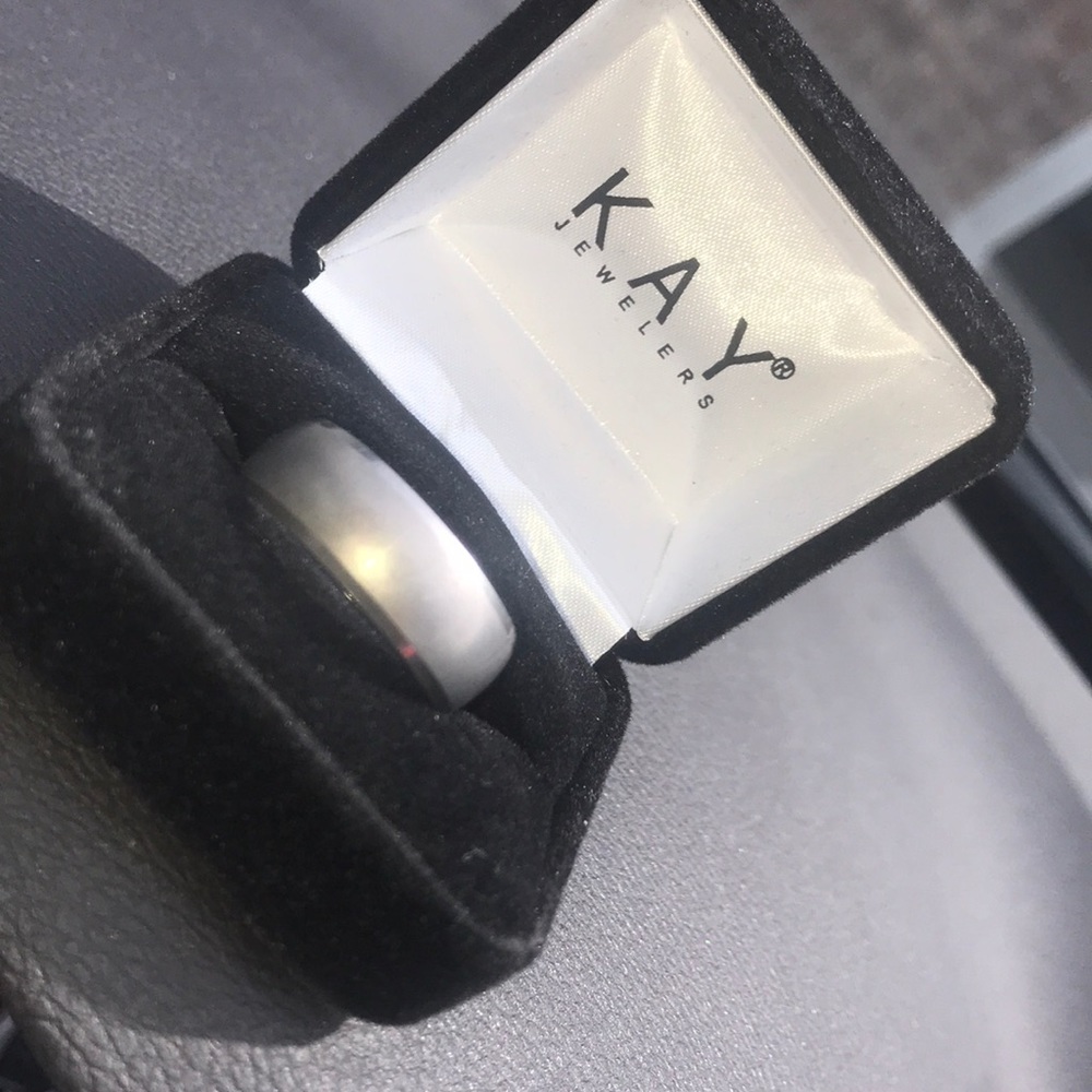 Men’s wedding band size 8